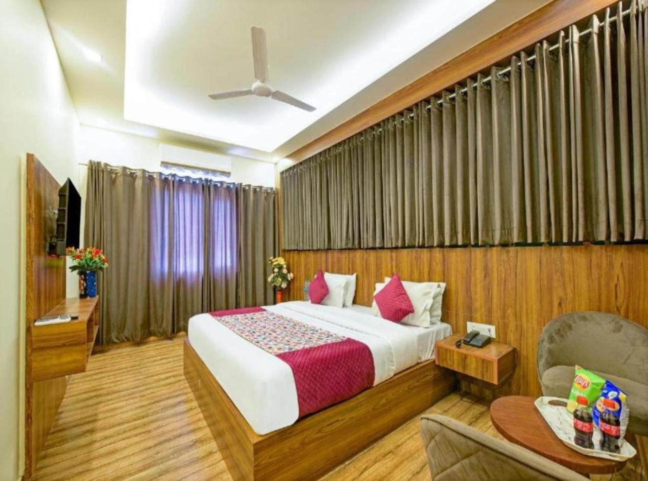 Rosewood Suites A Family Hotel Near Delhi Airport New Delhi Eksteriør billede
