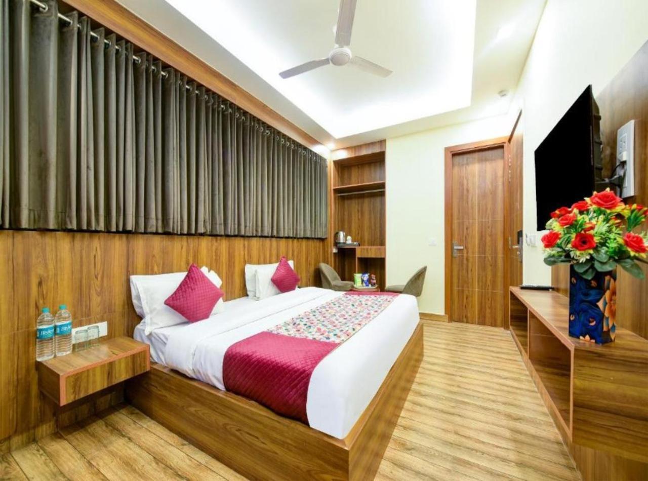 Rosewood Suites A Family Hotel Near Delhi Airport New Delhi Eksteriør billede